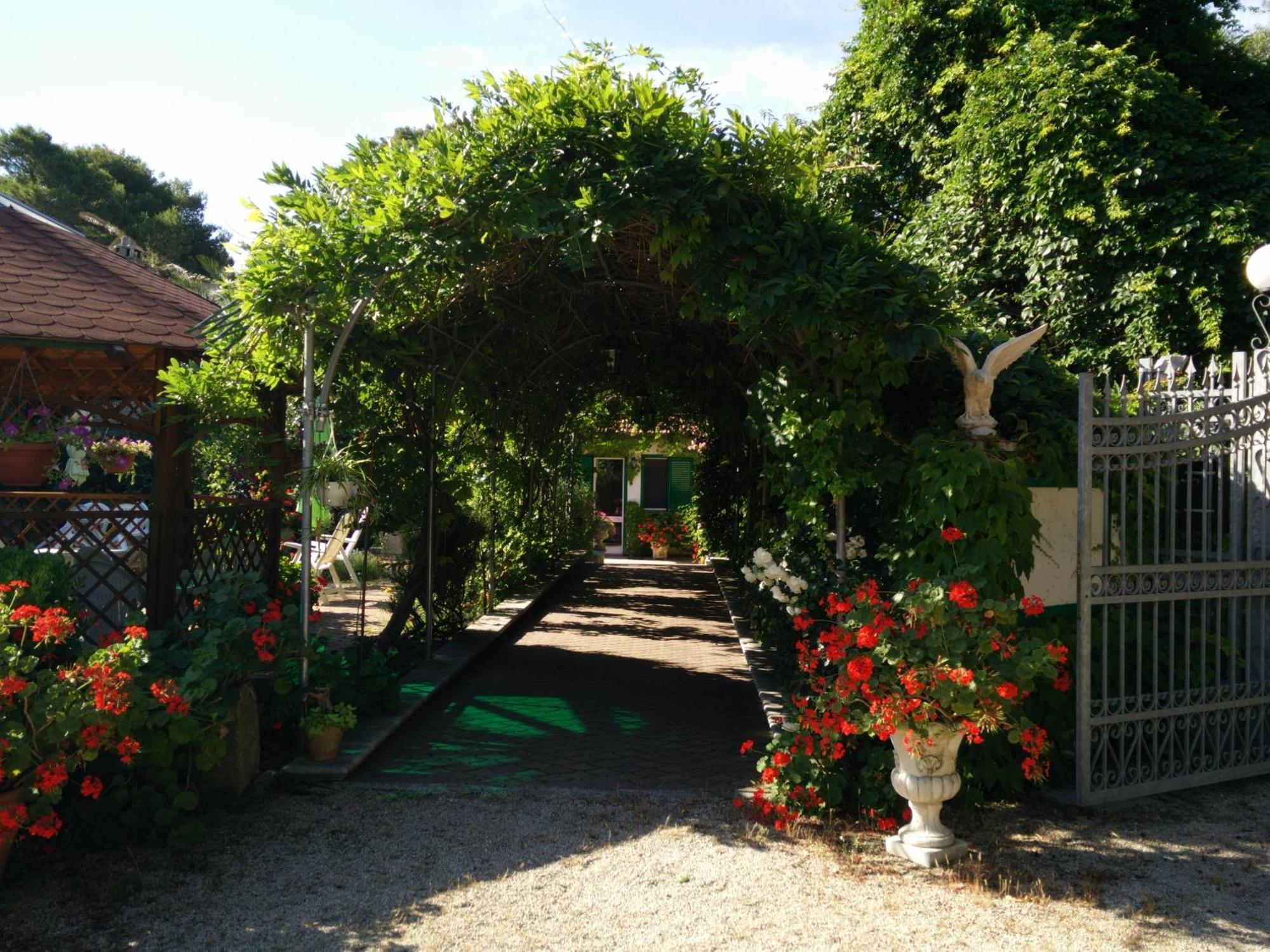 Residenza Villa I Nidi Santa Caterina  Bagian luar foto